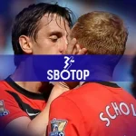SBOTOP Liga Premier: Neville Cium Scholes Setelah Gol Kemenangan Derby Manchester!