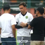 SBOTOP Ekspektasi Tinggi Paul Munster: Pemain Persebaya Harus Tampil Konsisten di BRI Liga 1 2024/2025