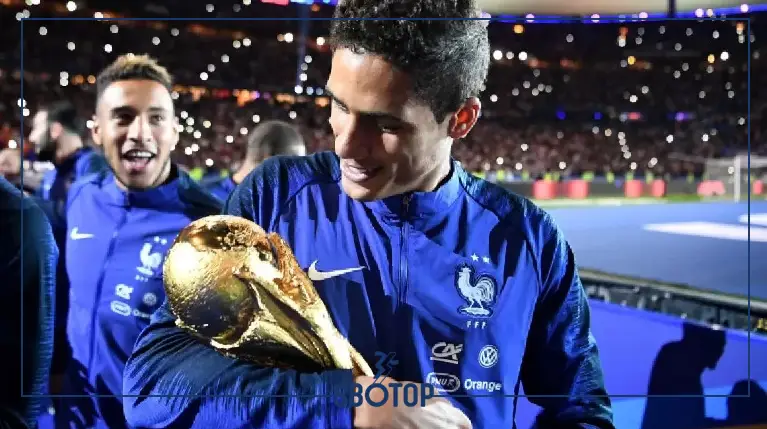 SBOTOP: Raphael Varane Diincar oleh Como 1907 dan AS Roma